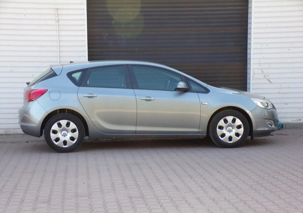 Opel Astra cena 23900 przebieg: 176000, rok produkcji 2010 z Drezdenko małe 436